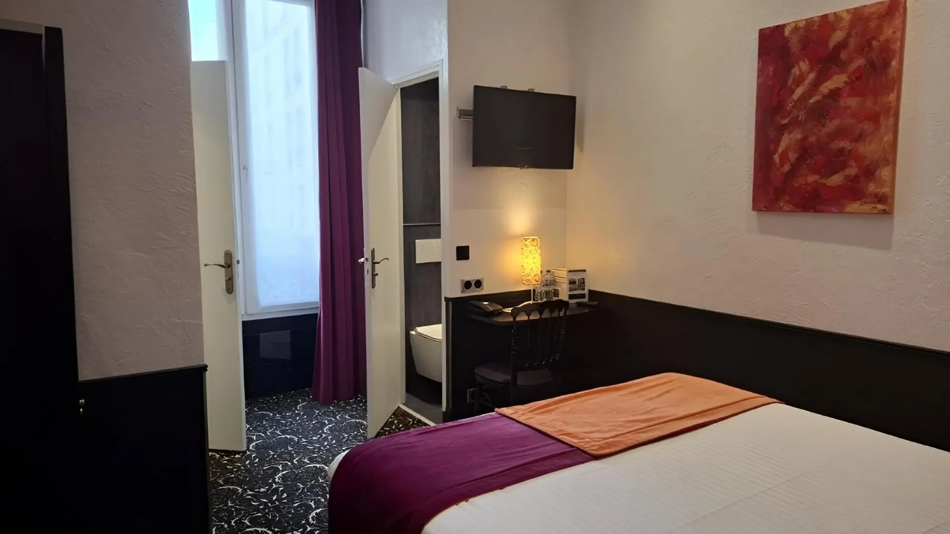 Peyris Opera Hotel